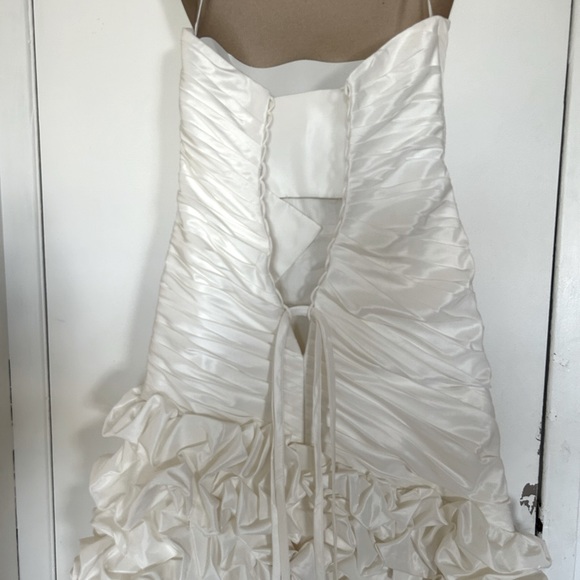 Wedding dress - Picture 2 of 4